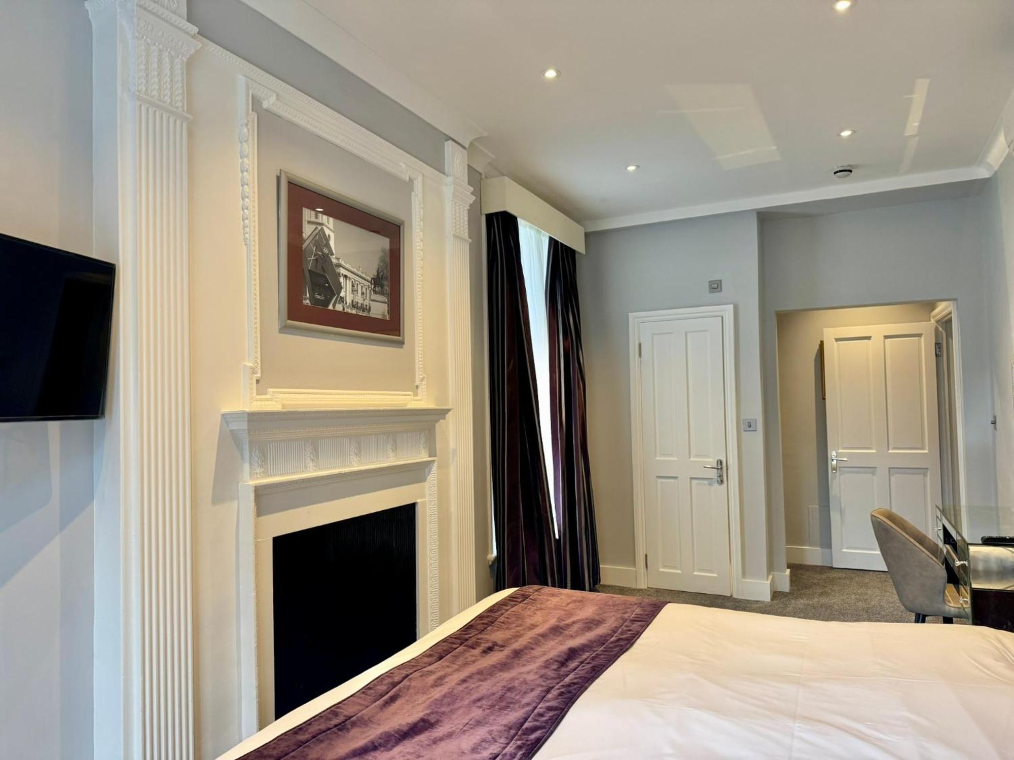 The Leonard Apartment *